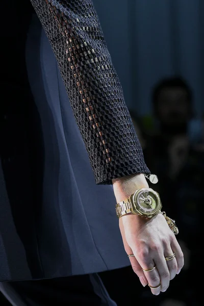 Look 32